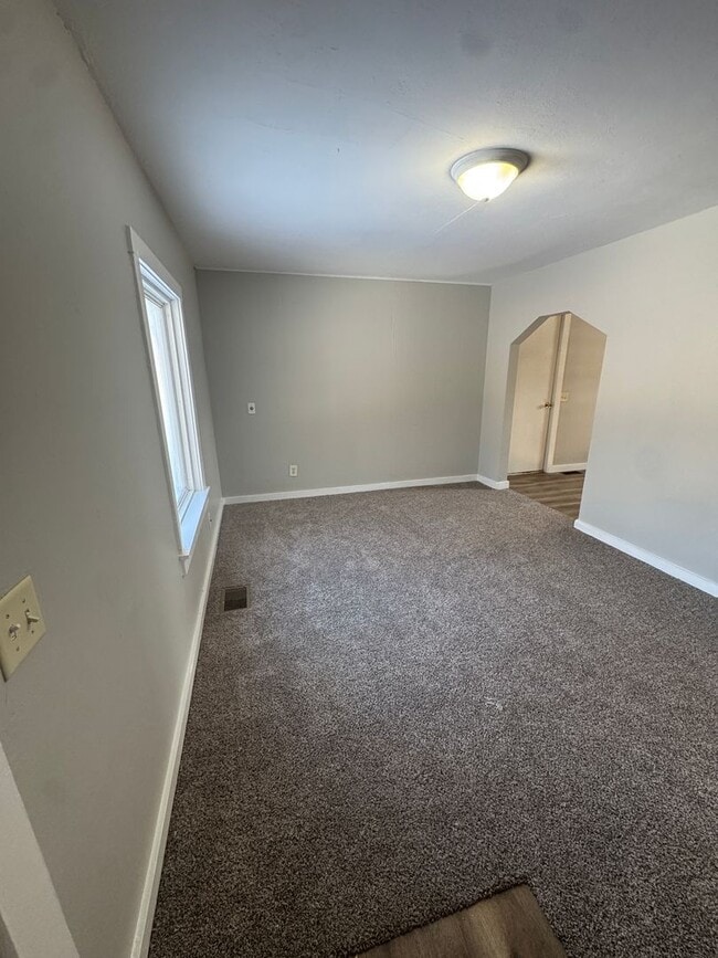 Foto del edificio - 2 bedroom 1 bath house with 1 car garage