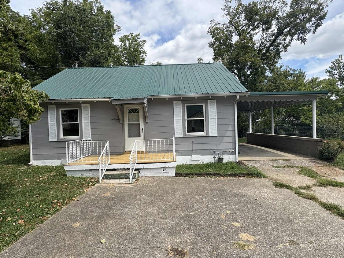 Primary Photo - Spacious Home for Rent!