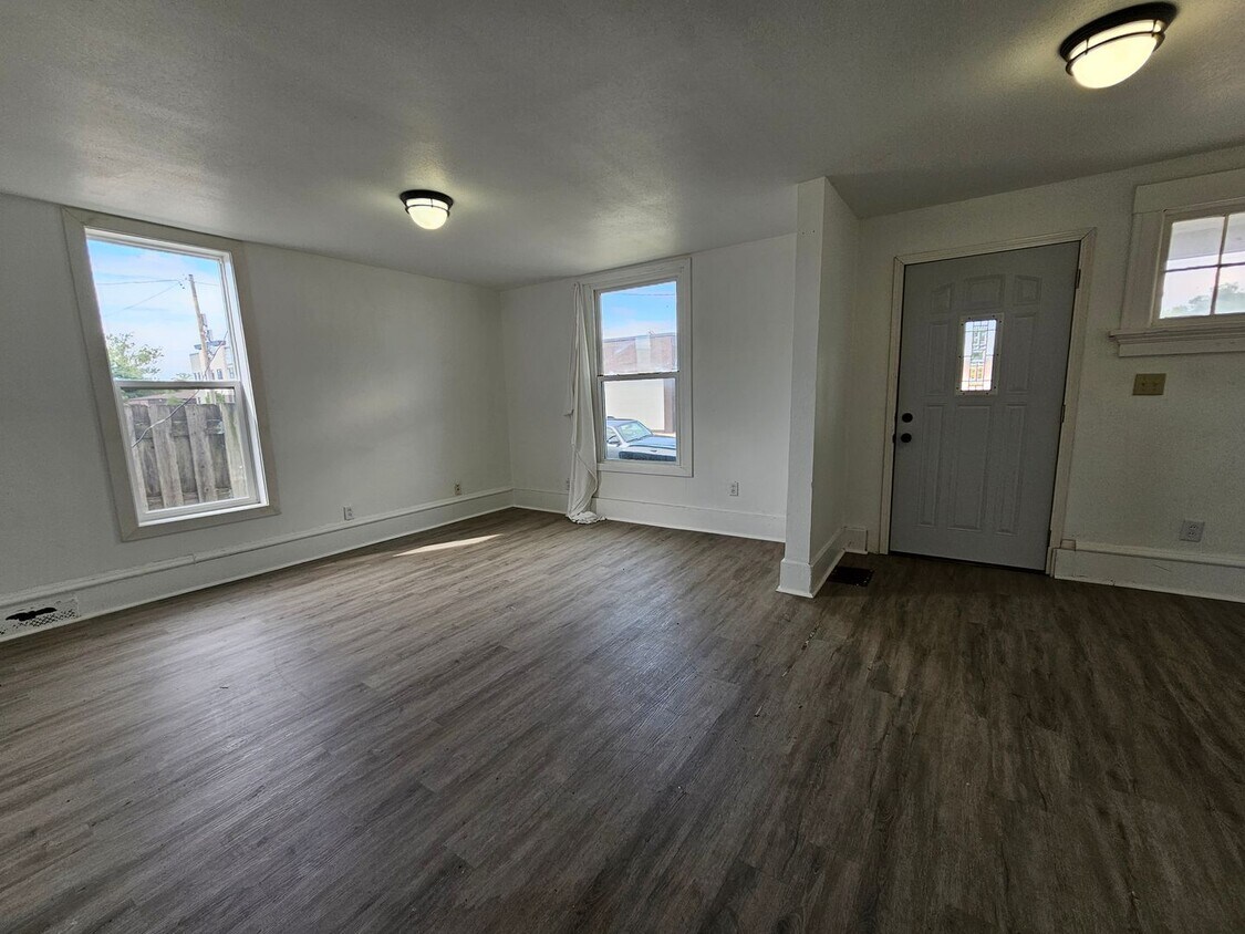 Foto principal - 415 12th St SE