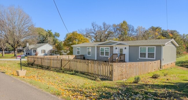 Photo - Knoxville 37920 - 3 bedroom 2 bath - call ... House