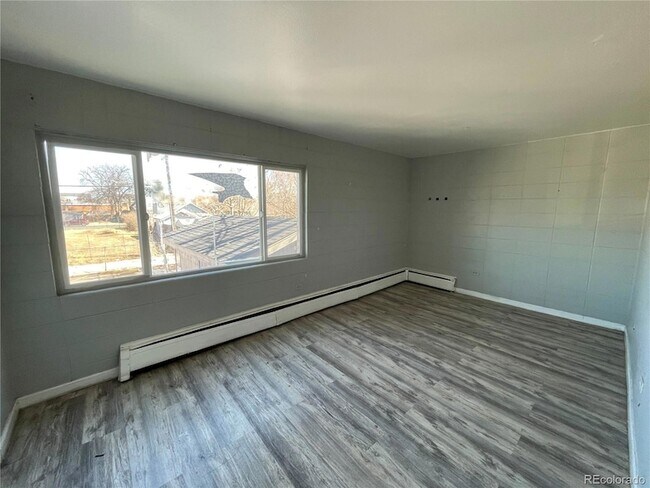 Foto del edificio - 1590 Clinton St