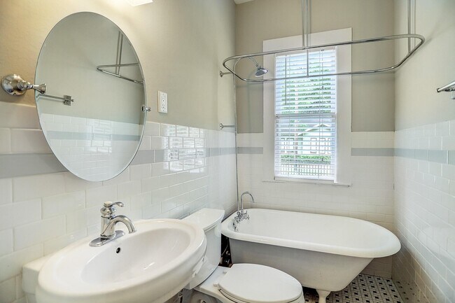 Foto del edificio - 1021 Louise St