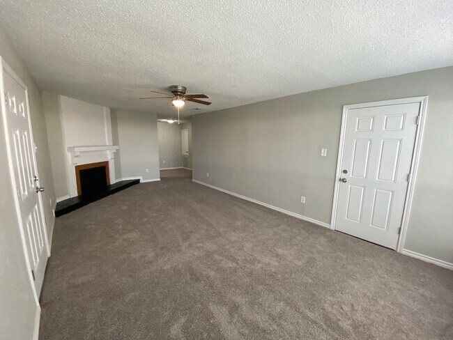 Foto del edificio - Charming Unit with Vaulted Ceilings & Fire...