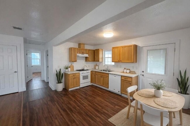 Building Photo - 4611 Milburn Ln
