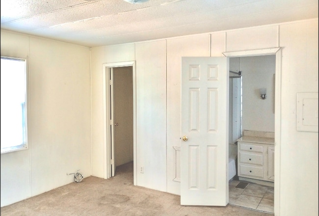 Building Photo - 6345 N Dona Ana Rd