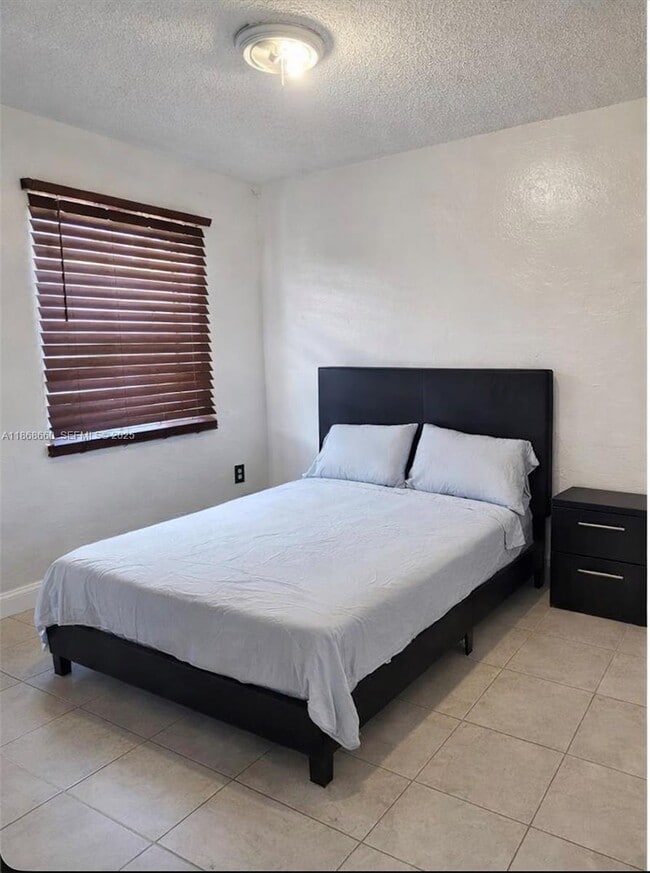 Building Photo - 715 NW 7th Ave