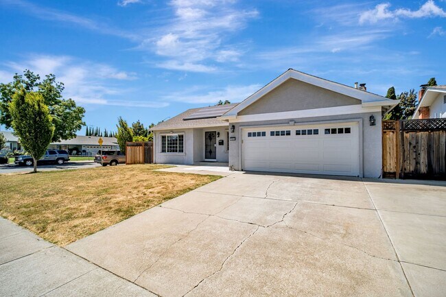 Building Photo - Charming 3BR/2BA Single Family Home in New...