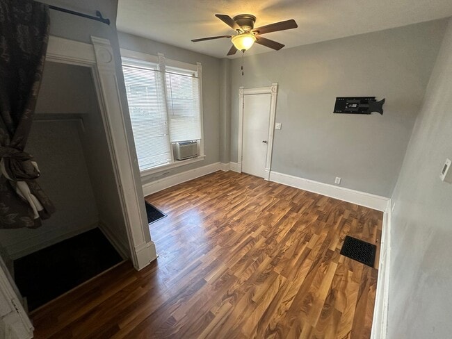 Foto del edificio - 302 S Prairie St