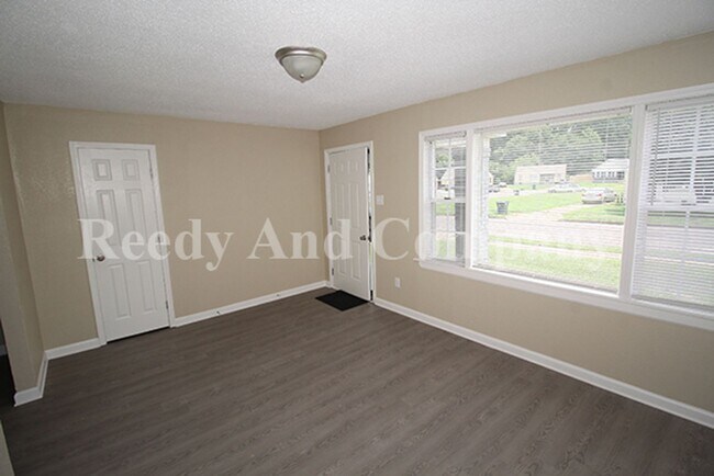 Foto del edificio - 91 Eastview Dr