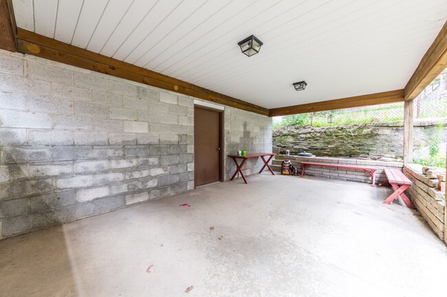 Building Photo - Available July - Spacious Traditional Home...