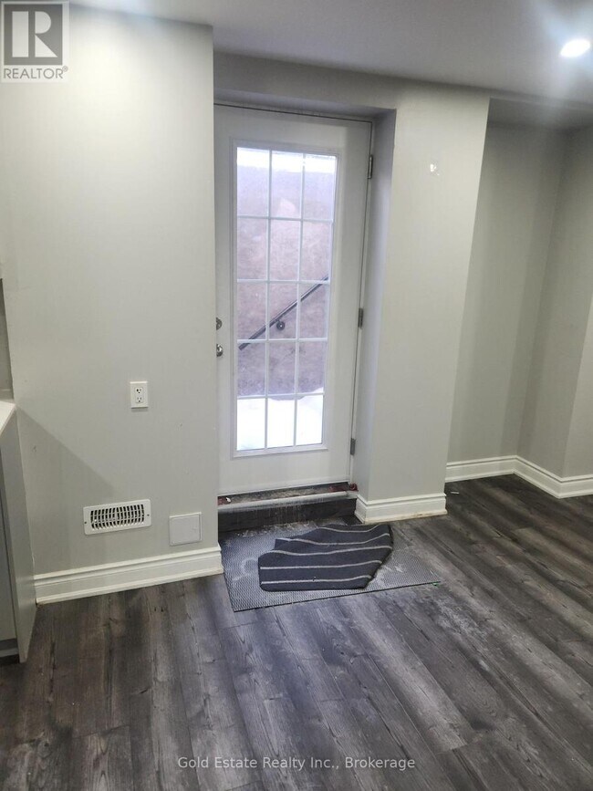 Building Photo - 34 Pinestaff Rd