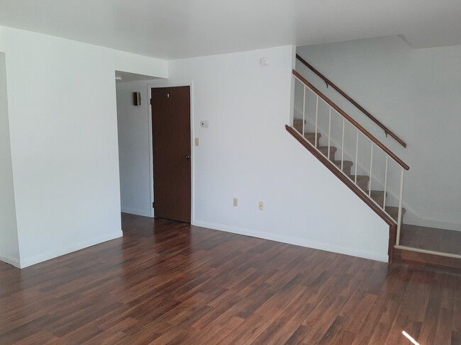 Living Room Pic #2 - 618 N Terrace Dr