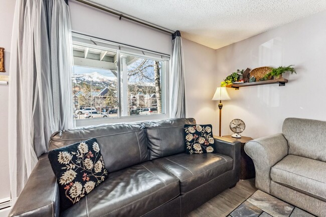 Building Photo - Main Street Breck! Great Updates! Walk to everything in town! Furnished! Year lease! Pets negotia...