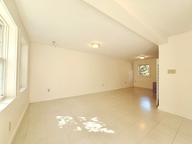 Building Photo - 503 Tamworth Rd
