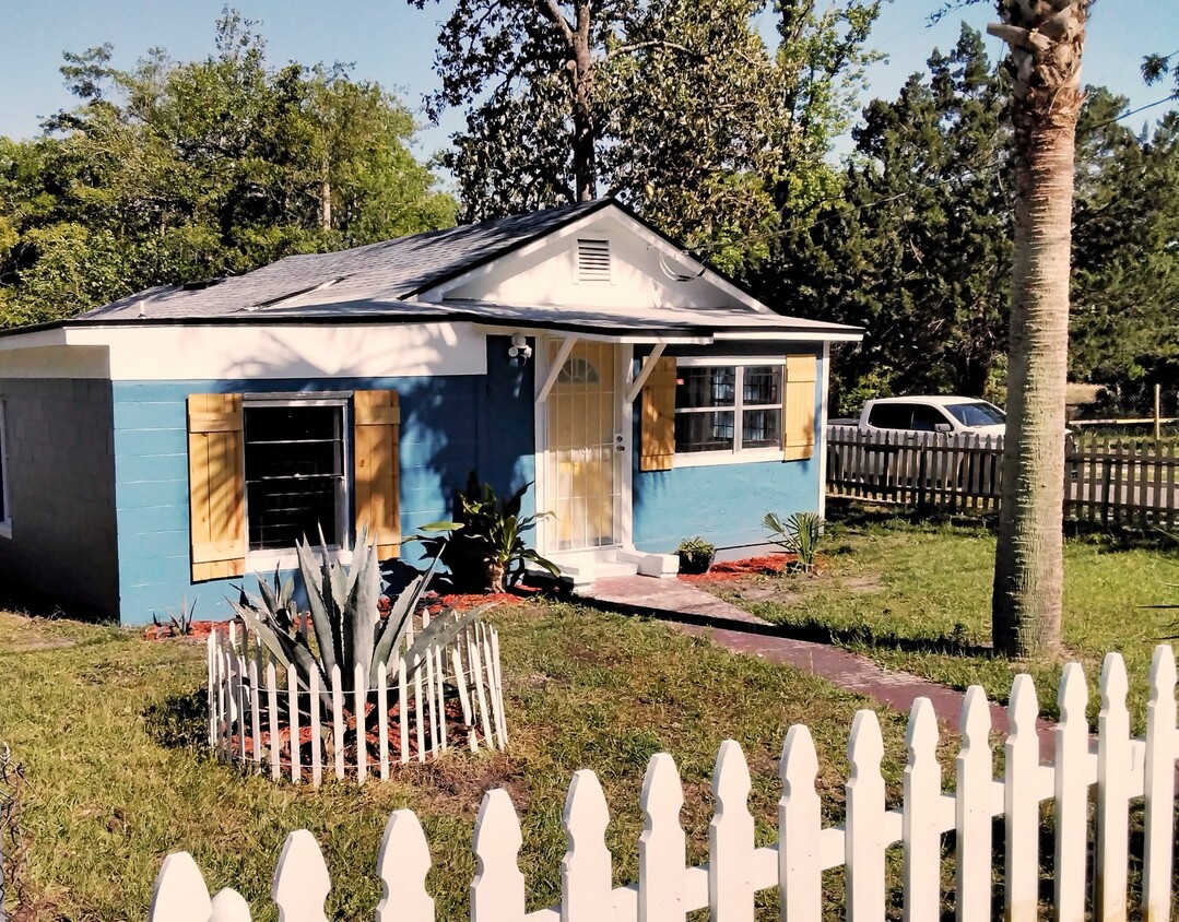 Primary Photo - 5201 Dodge Rd