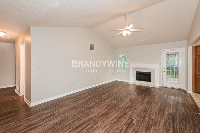 Building Photo - 630 Fern Terrace SE