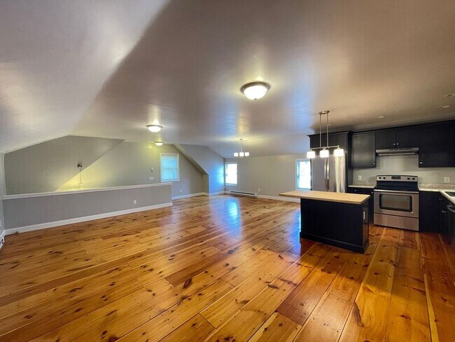 Building Photo - 16 Crystal Ave