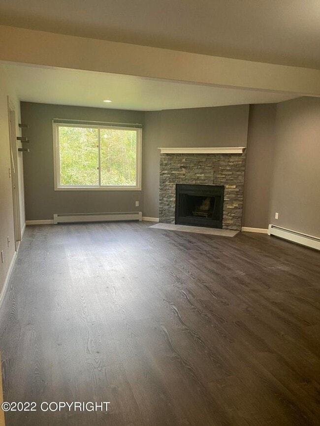 Building Photo - Beautifully Updated 2 Bed/1.5 Bath Condo with Garage!