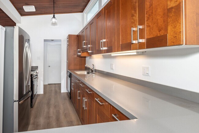 Building Photo - Newly Updated 4 Bed, 2 Bath Eichler w/ AC!