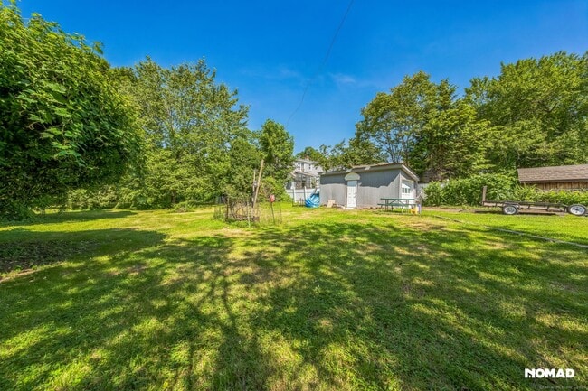 Foto del edificio - 28 Hollow Wood Ln
