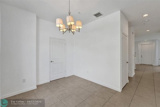Building Photo - 152 SW 7th Ct