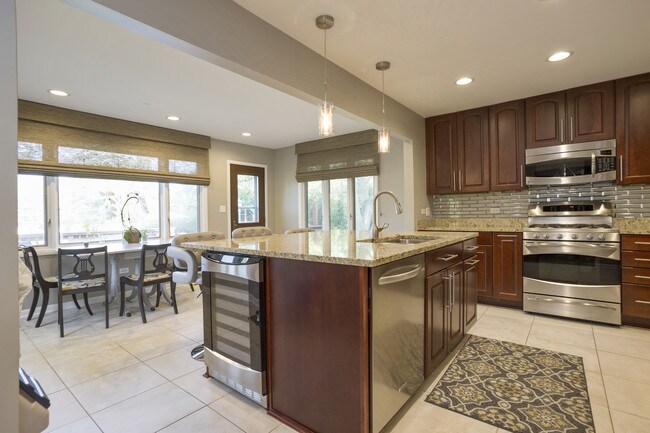 Foto del edificio - 817 Castlewood Ln