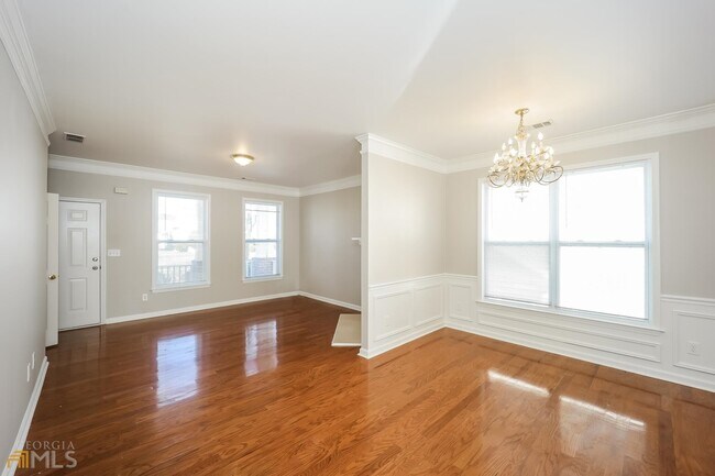 Building Photo - 7840 The Lakes Dr