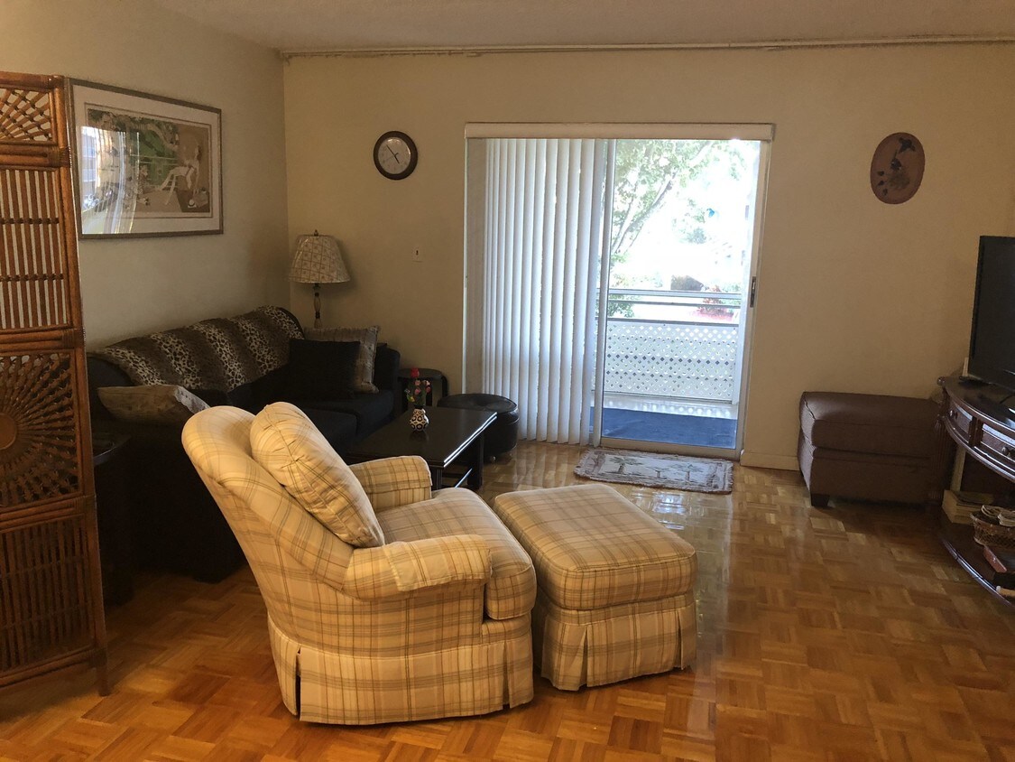 Primary Photo - 2647 N Garden Drive 210