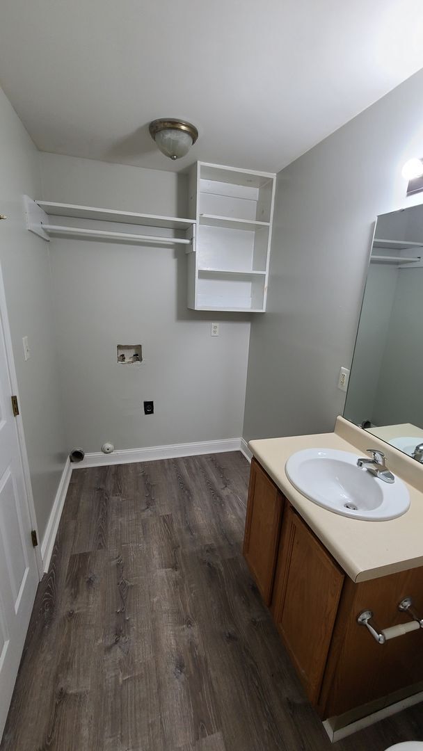 Building Photo - Cozy apartment