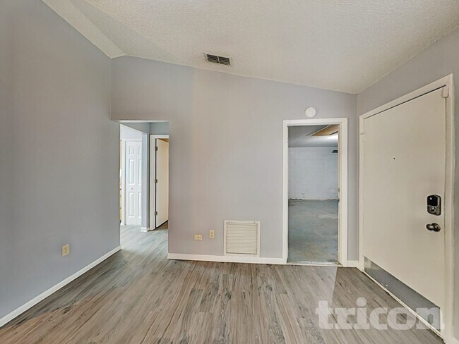 Foto del edificio - 1778 Hazelton Ave