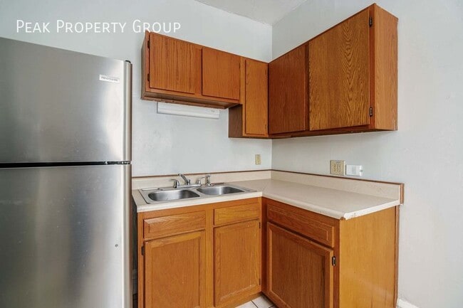 Foto del edificio - 246 1/2 W. 5th Avenue Rear-