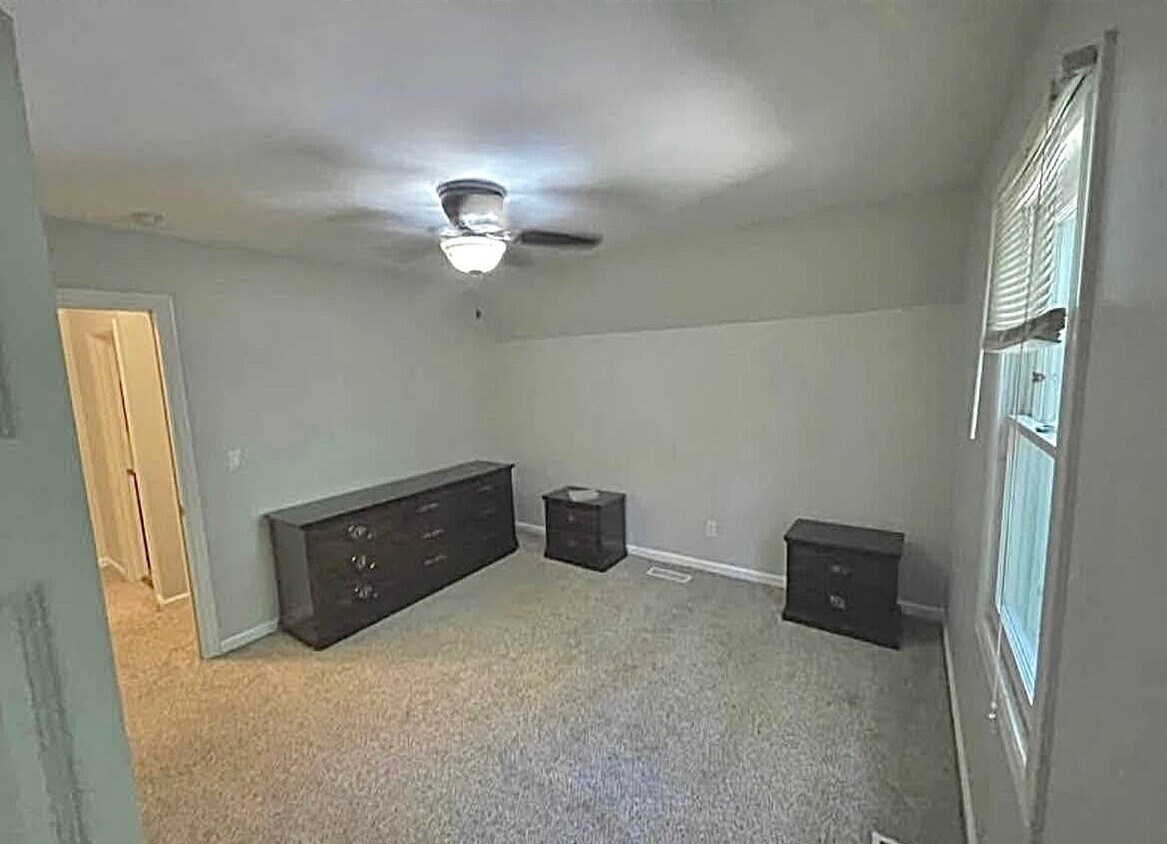 Foto del edificio - 3141 Russell Way Ln