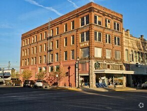 Building Photo - 211 Elm St