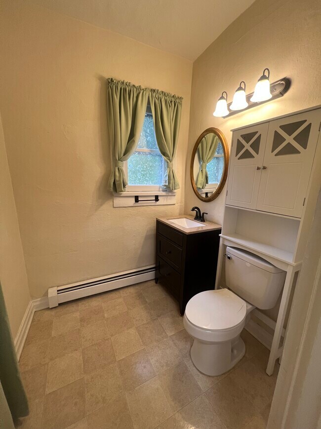 1/2 Baño - 149 Kanouse St