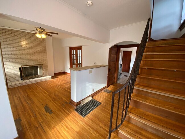 Foto del edificio - 2205 Waldeck Ave