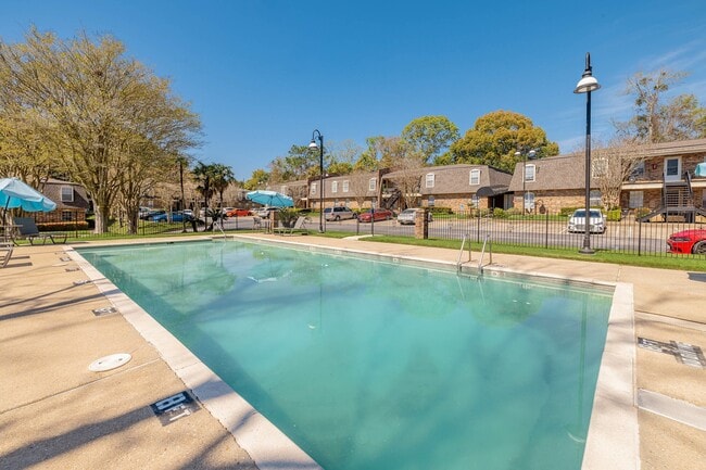 Building Photo - Heron Lakes Apartments