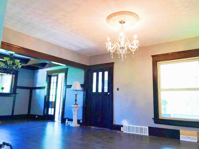 Foto del edificio - 823 Bloomfield Ave