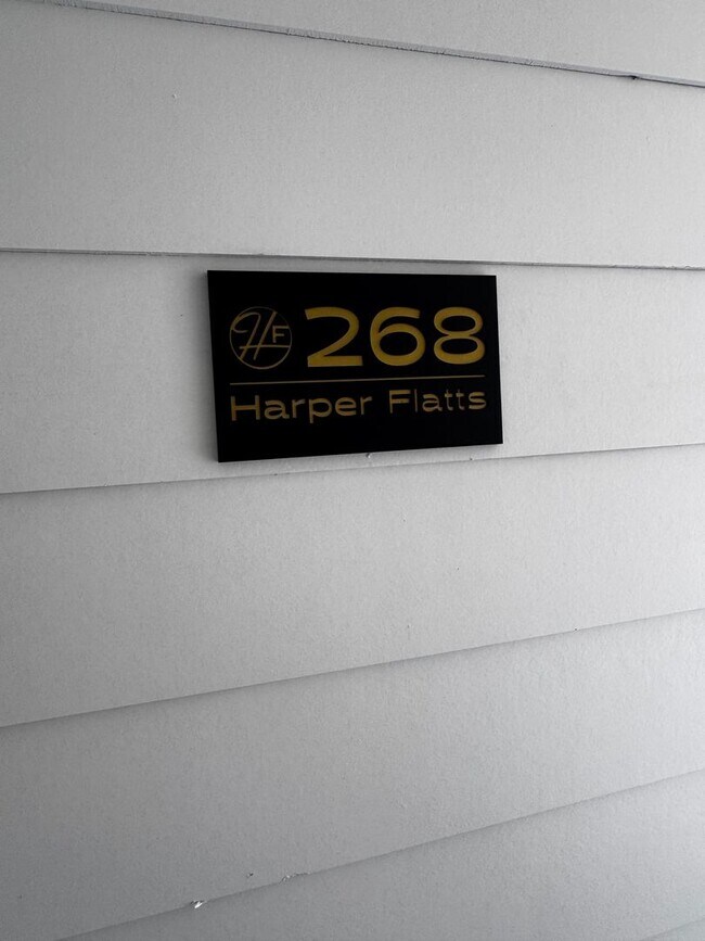 Foto del edificio - Fully Renovated 3BR/3BA Condo at Harper Flatts – Partially Furnished & Close to Auburn University!