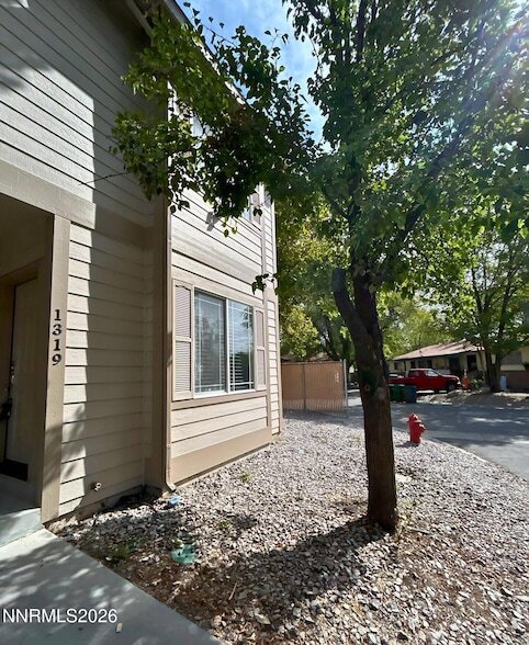 Building Photo - 1319 Powell Ln