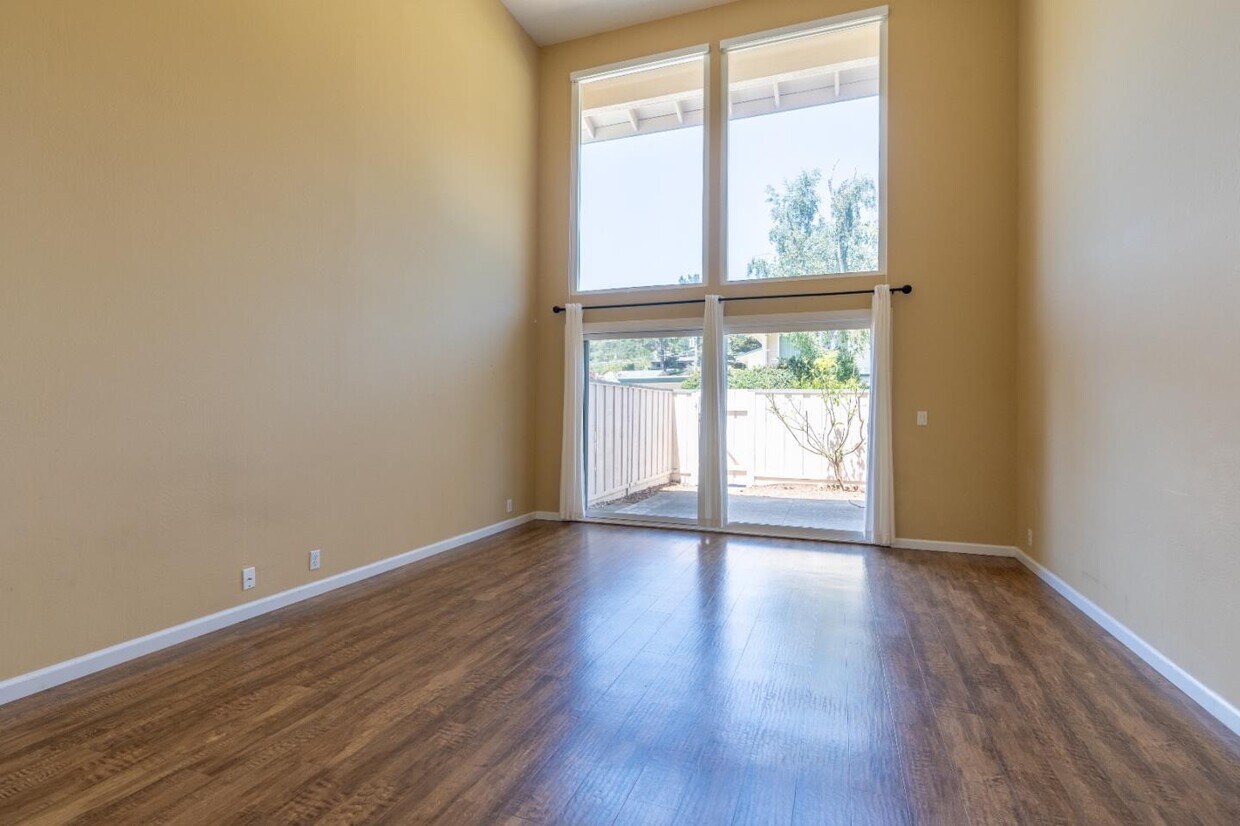 Foto principal - 1315 Terra Nova Blvd