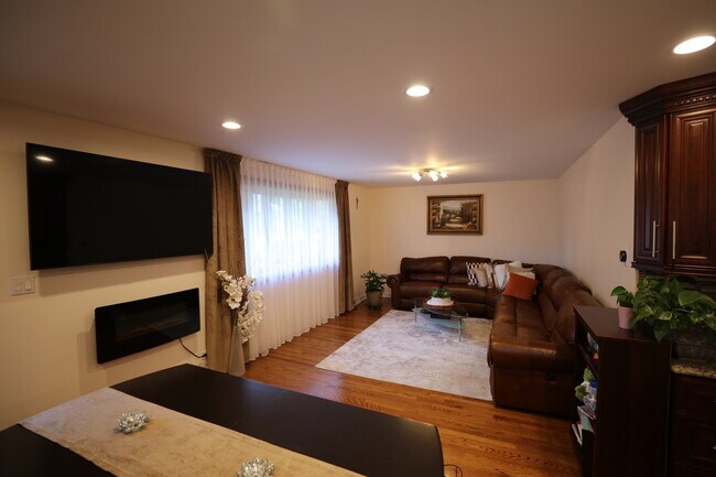 Foto del edificio - 715 N Howard Ave