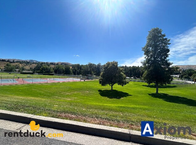 Foto del edificio - 1246 N Grant Ave