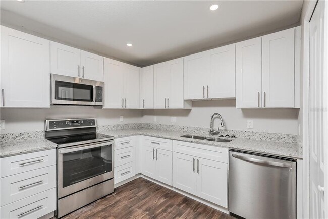 Foto del edificio - 5709 Ridgeway Dr