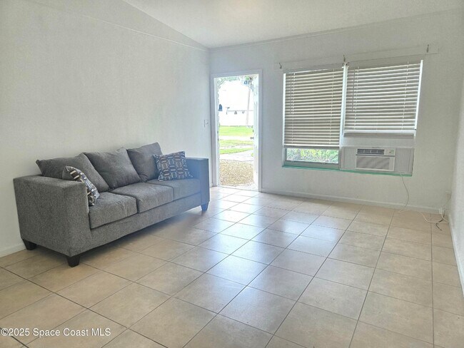 Foto del edificio - 618 Shady Ln