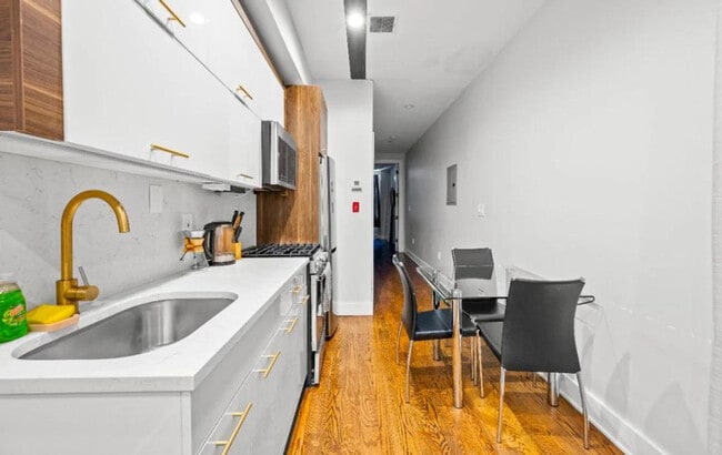 Foto del edificio - 677 Grove St
