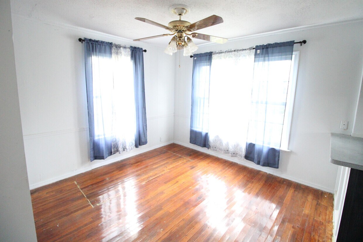 1220 Pecan St, Clute, TX 77531 House for Rent in Clute, TX