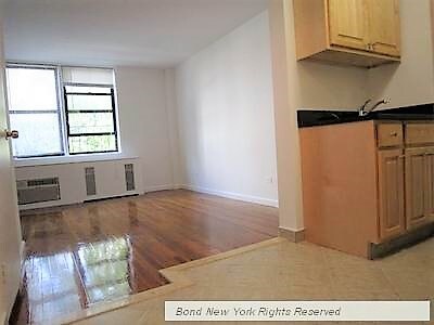 Primary Photo - 560 2nd Ave