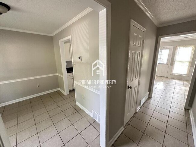 Foto del edificio - 4590 Ross Rd