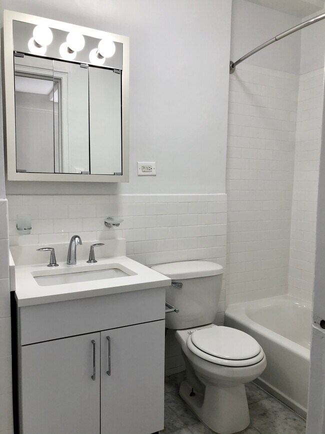 Foto del edificio - 146 E 46th St