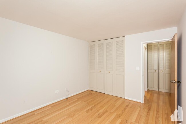 Foto del edificio - 1 bedroom in Chicago IL 60657